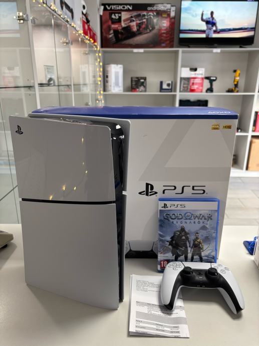 PS5 Slim 1TB Disc Edition + God of War igra , Garancija do 09/26, R1