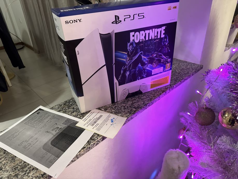 Sony Playstation 5 Slim disc edition,potpuno novo,Fortnite,racun