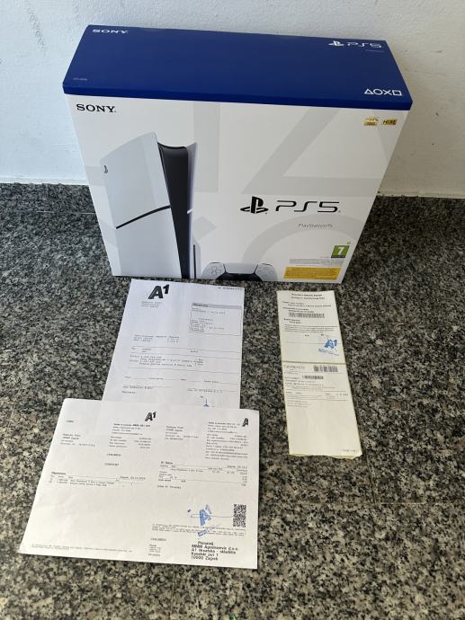 Sony Playstation 5 slim,skroz novo neotvoreno,garancija 2 godine,racun