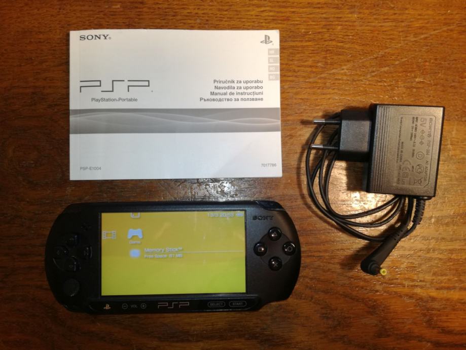 Sony konzola PSP E1004 CB i 1GB karticu, sve povoljno, kao novo!!!!