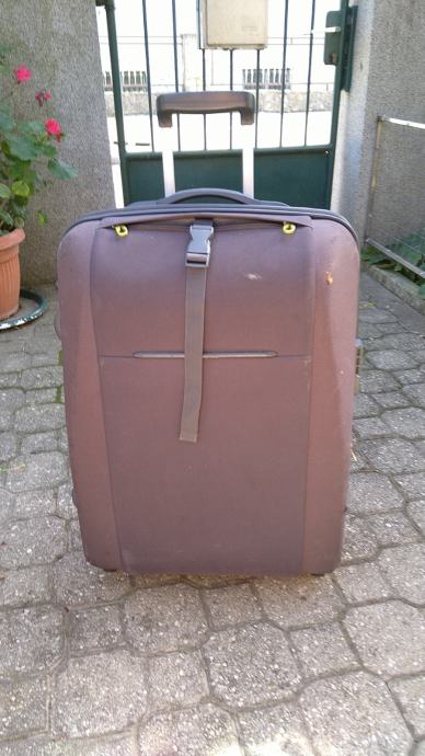 Kofer SAMSONITE dimenzija 64x42x30 prodajem za 25 E