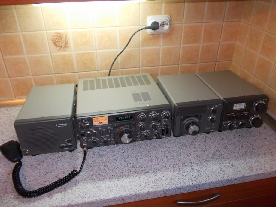 HF Transceiver.  KENWOOD  TS-830s  Station.