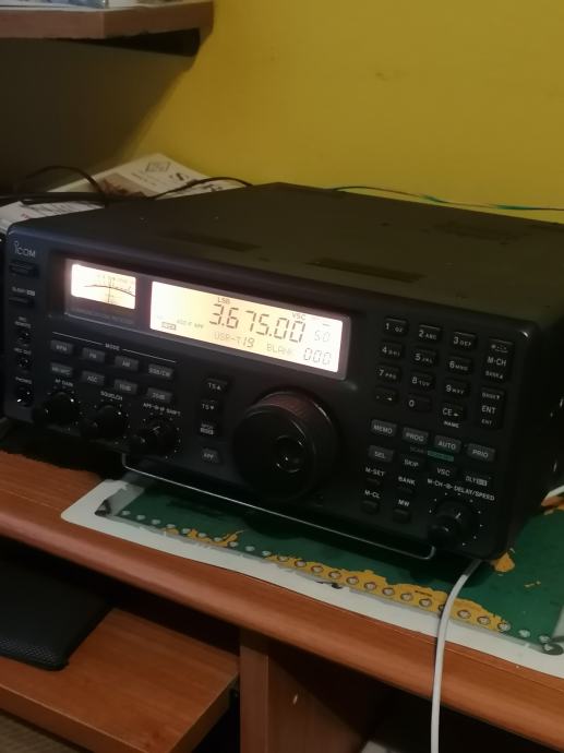 Icom R 8500 receiver