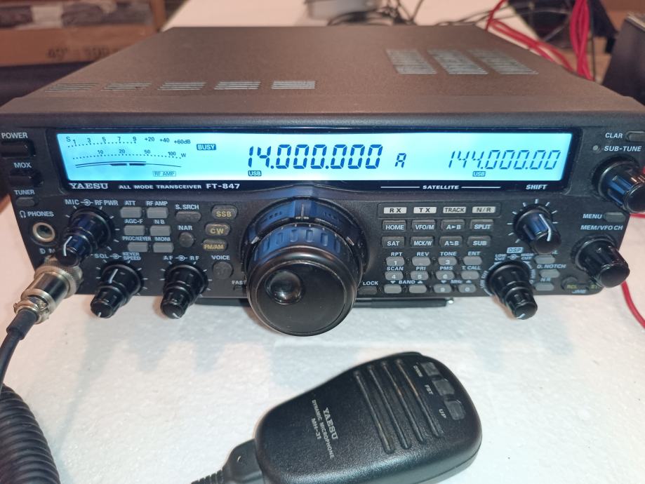 KV+50+144+432 stanica Yaesu FT-847