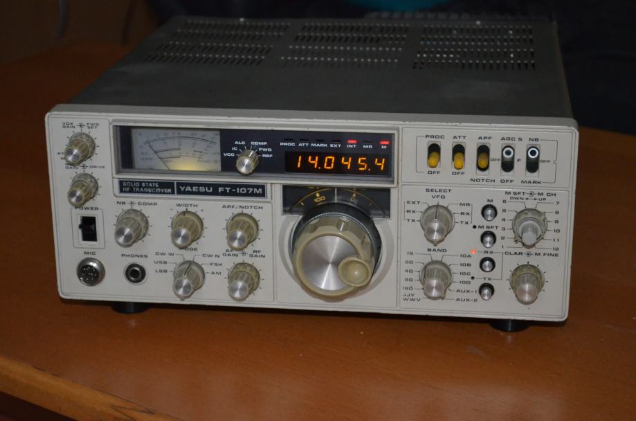 YAESU FT 107 M kratkovalni primopredajnik