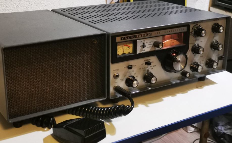 YAESU FT-200