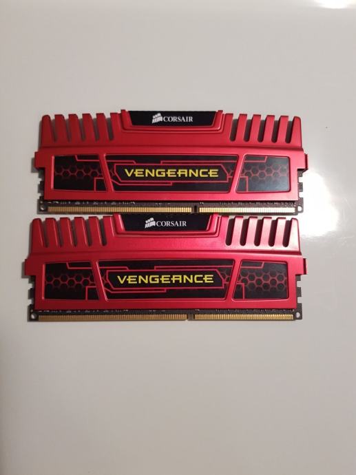 CORSAIR  VENGANCE 2x4GB DDR3