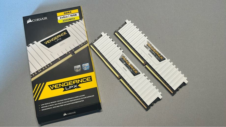 Corsair  Vengeance 2x8gb DDR4