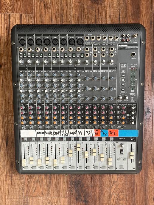 Mackie onyx 1620 mixer