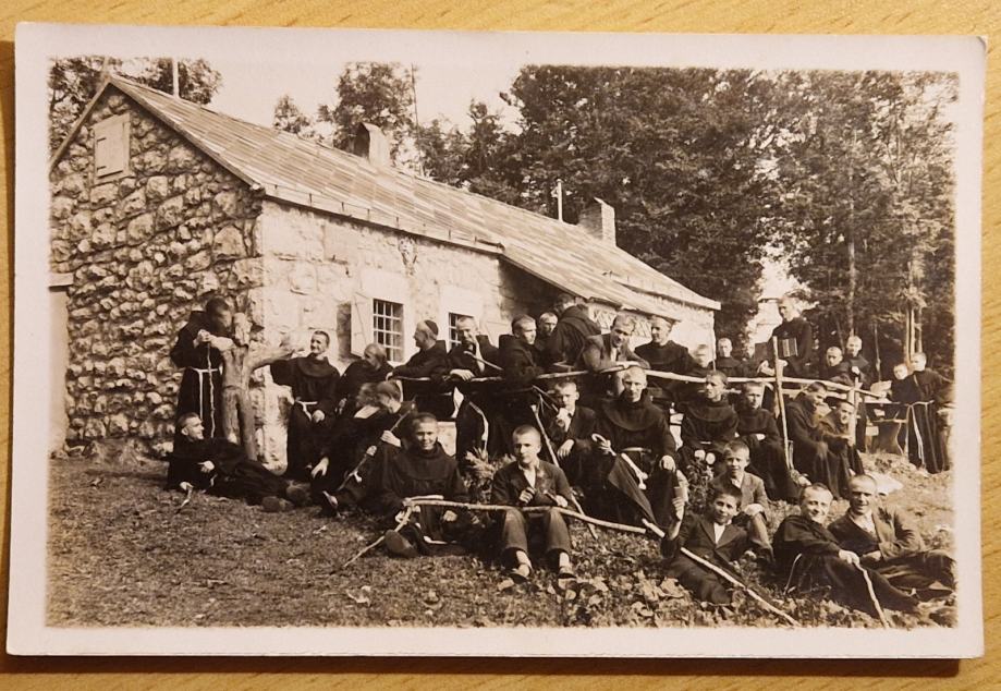 Stara fotografija Fratri Franjevci Košljun Aleksandrovo na izletu