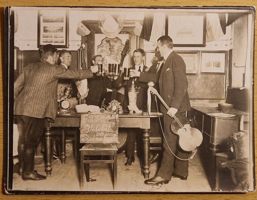 Stara fotografija Društvo Velebit Složna braća S H.S 1921.1