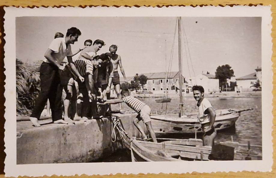 Stara RPPC fotografija Mornari Galebi Pašman Pakoštane Barke