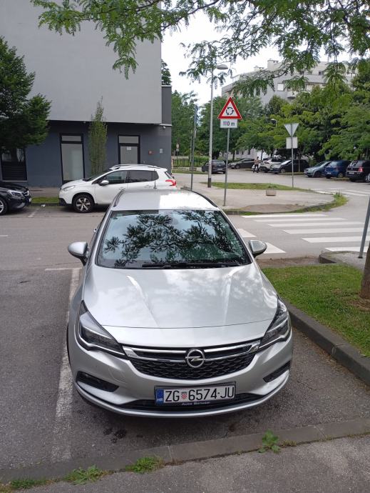 Dugoročni najam komfornog osobnog vozila marke Opel Astra