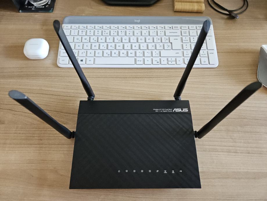 ASUS RT-AC1200G+ router