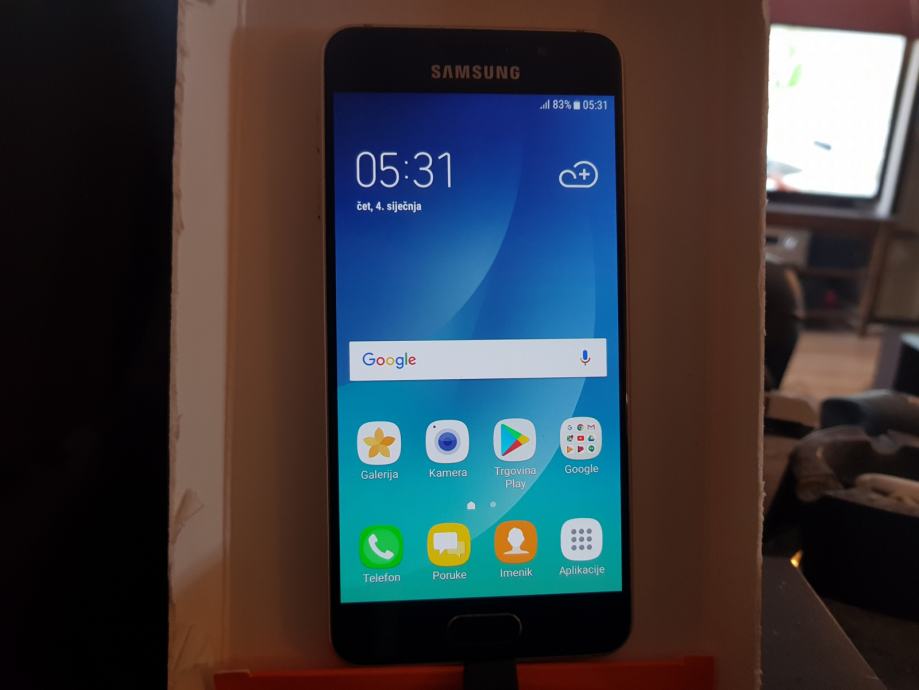 Samsung Galaxy A3(6) u odličnom stanju,skroz malo korišten kao nov,nov