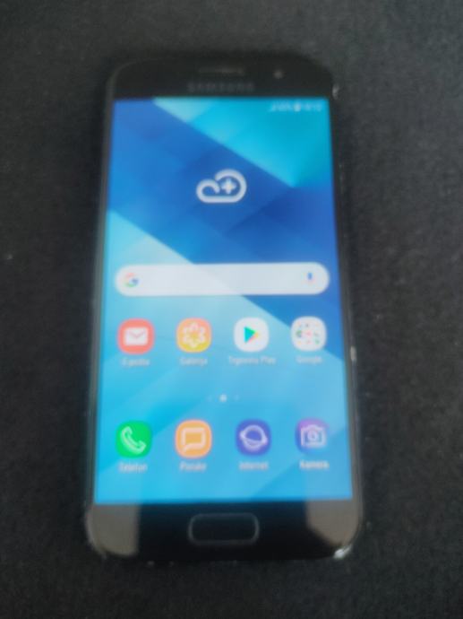 Samsung Galaxy A3(17), oštećeno staklo, bez punjača --tip C punjač