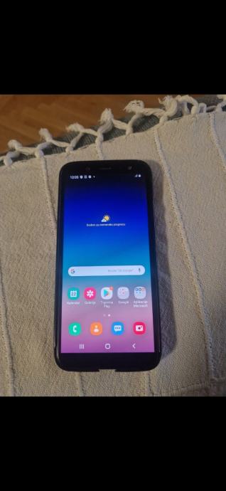 Samsung galaxy a6 2018 crni