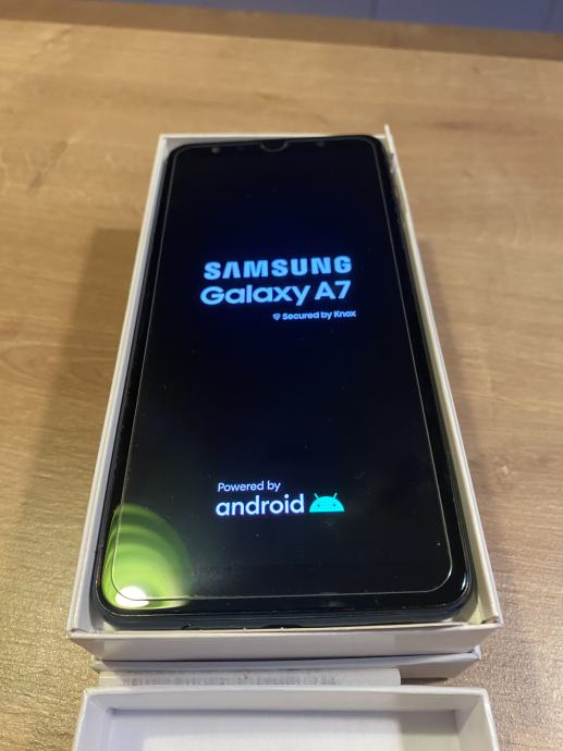 Samsung A7, malo koristen u besprijekornom stanju. Dual sim, izvrstan