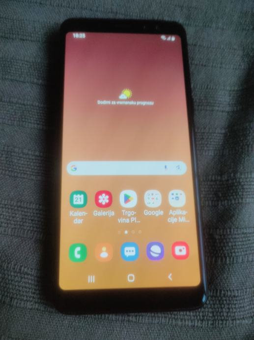 Samsung Galaxy A8(18) dual sim, sve mreže,sa punjačem