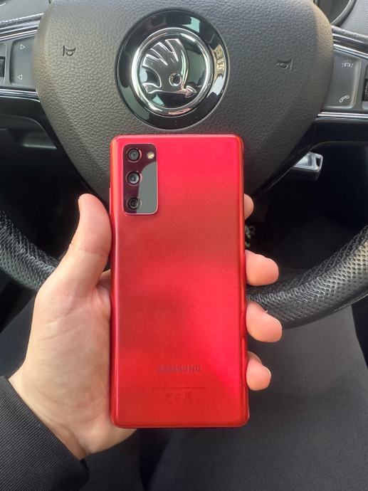 Samsung galaxy s20 fe red