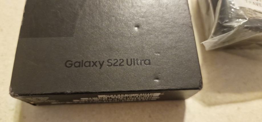 Prodajem Samsung S22 Ultra jako povoljno