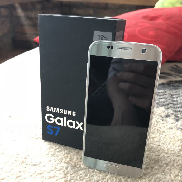 Samsung Galaxy S7 Silver Titanium 32GB + 128GB Samsung EVO SD kartica