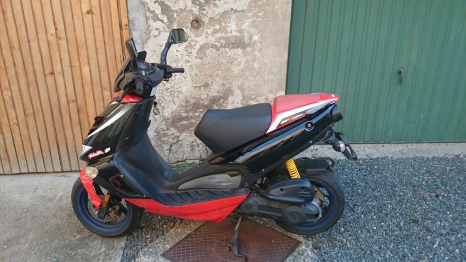 Aprilia sr 50 DITECH 49 cm3, UPRAVO REGISTRIRAN, 2001 god.