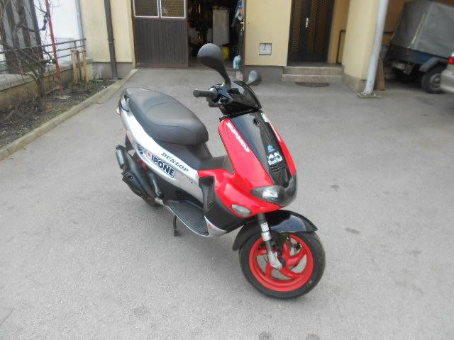 Gilera runner,racing replica 49 cm3, 2004 god.