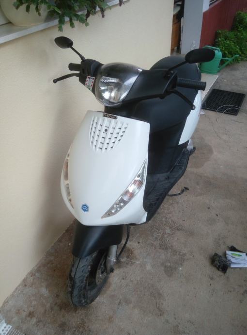 Piaggio Zip 2t 70 ccm2016 moze zamjena za jaci motor, 2016 god.