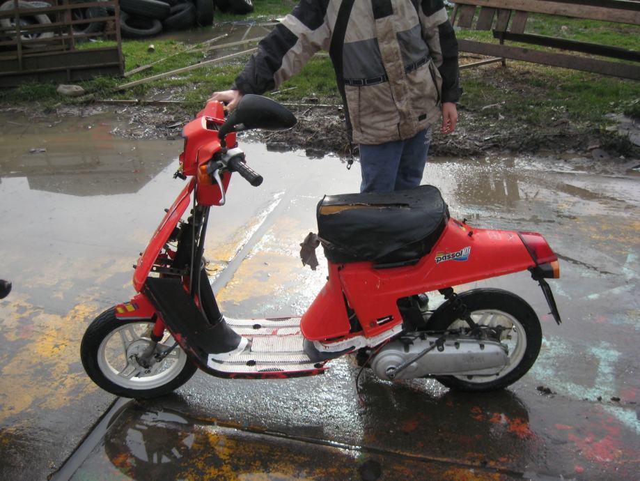 YAMAHA SKUTER 50 CM   PRODAJEM ILI MJENJAM, 2004 god.