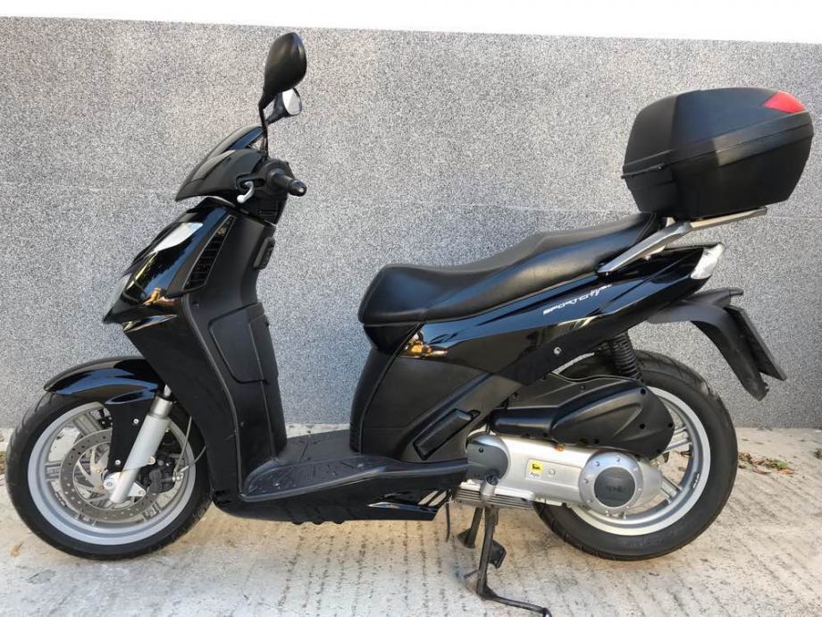 Aprilia sportcity cube 300 описание скорость