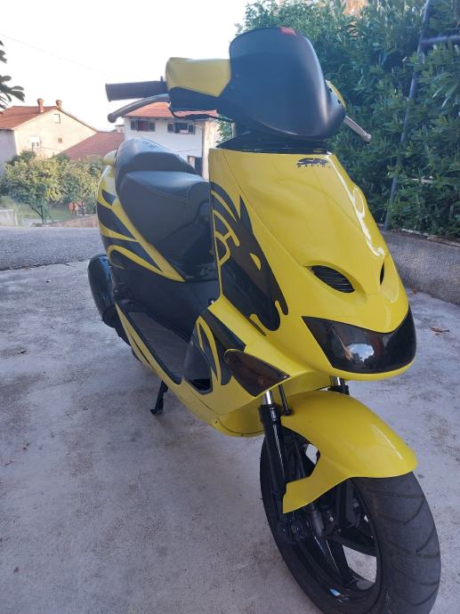 Aprilia SR 172 cm3, 2002 god.