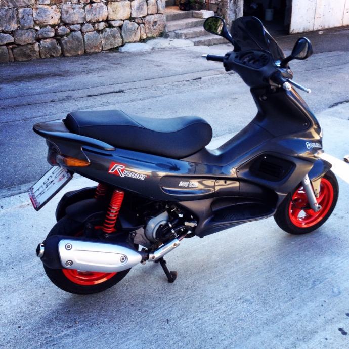 Gilera runner vxr 200 cm3, 2002 god.