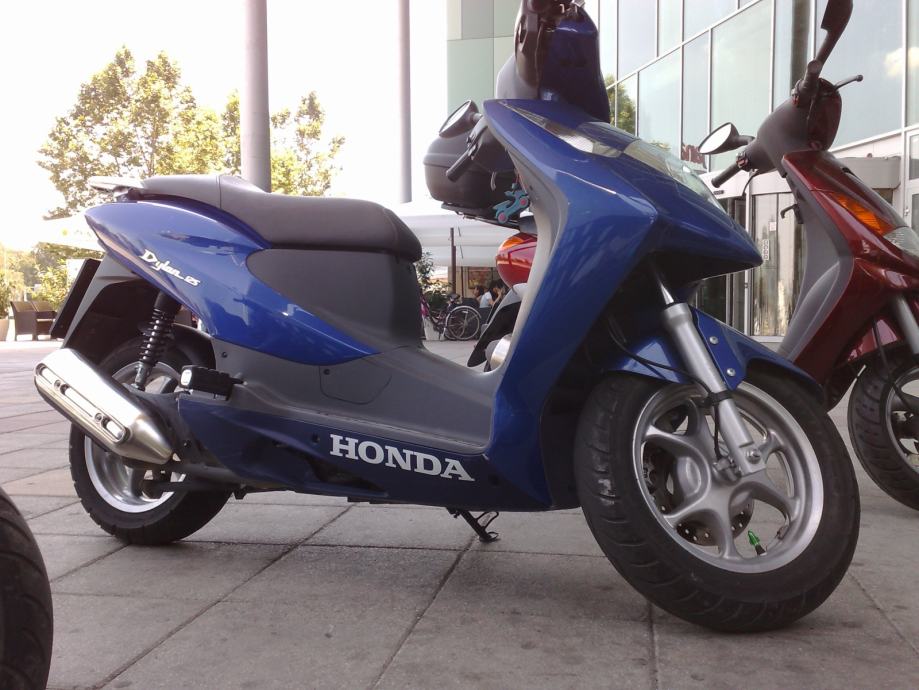 Honda dylan 125