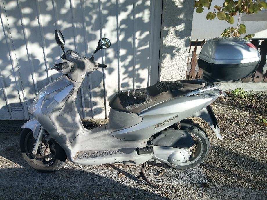 Honda dylan 150