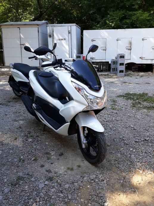 Honda Pcx 125 cm3, 2011 god.