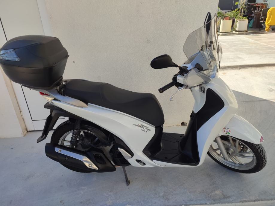 Honda Sh  150 cm3, 2015 god.