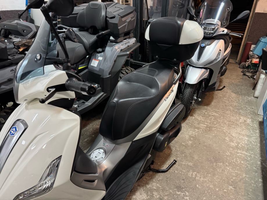 Piaggio Beverly 350st 25kw 350 cm3, 2015 god.