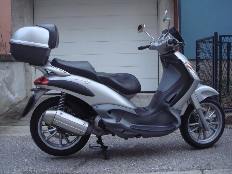 Piaggio Beverly 200 vrlo uščuvan, 2004 god.