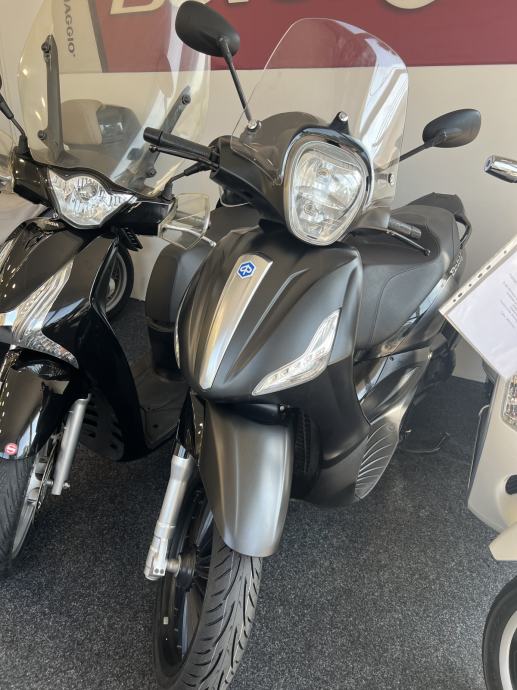 PIAGGIO BEVERLY 300, 2015 god.