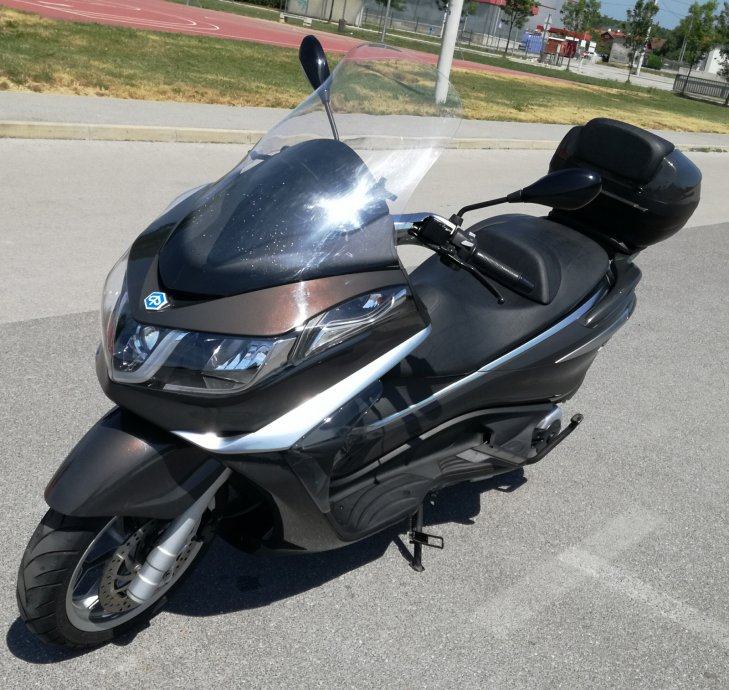 Piaggio X10 500i.e. Executive ABS / ASR / NAVIGACIJA 5500€, 2012 god.