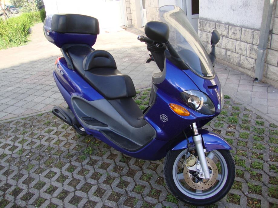 Piaggio x9 250 cm3,2000 g, 2000 god.