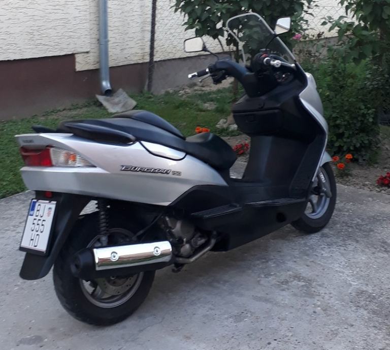 Suzuki burgman 150