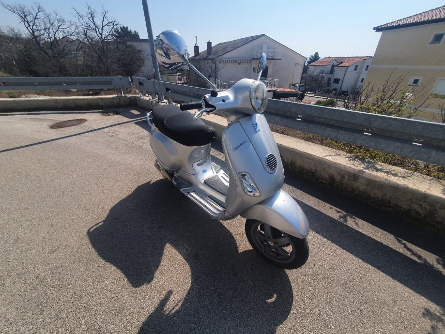 Vespa Lx 125 **2010god**LAKŠE OŠTEĆENA **799€**, 2009 god.