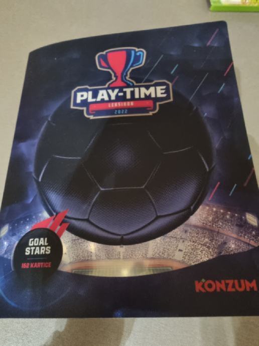 Album playtime 2024 i sličice sa puno duplića 2022 POPUNJENO!!!