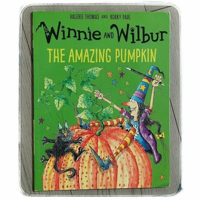 Winnie and Wilbur: The Amazing Pumpkin Valerie Thomas and Korky Paul