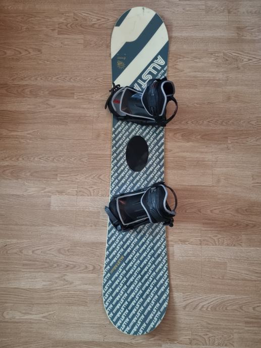 Snowboard 140cm i vezovi + Salomon kaciga