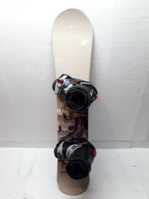 SNOWBOARD 144 cm