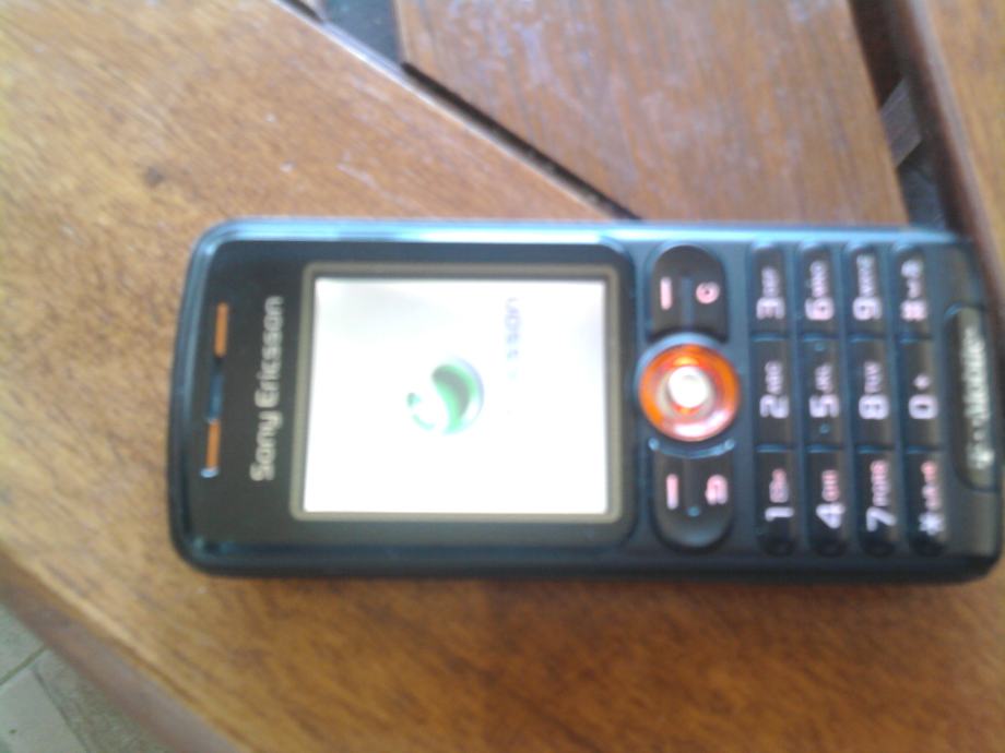 Sony Ericsson W200i walkman,novo nekorišteno