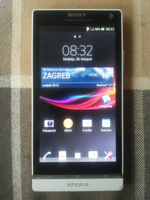 Sony Ericsson Xperia, LT 26i, 2 GB + 26 GB interne memorije